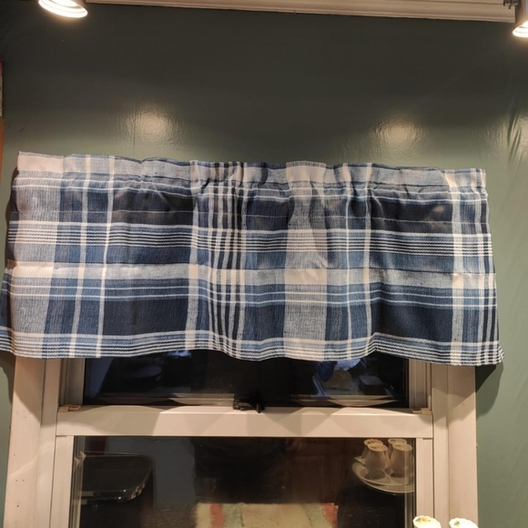 Batmerry Blue Winter Plaid Valances Set Of 2 52x16 New In Pkg - Picture 3 of 3